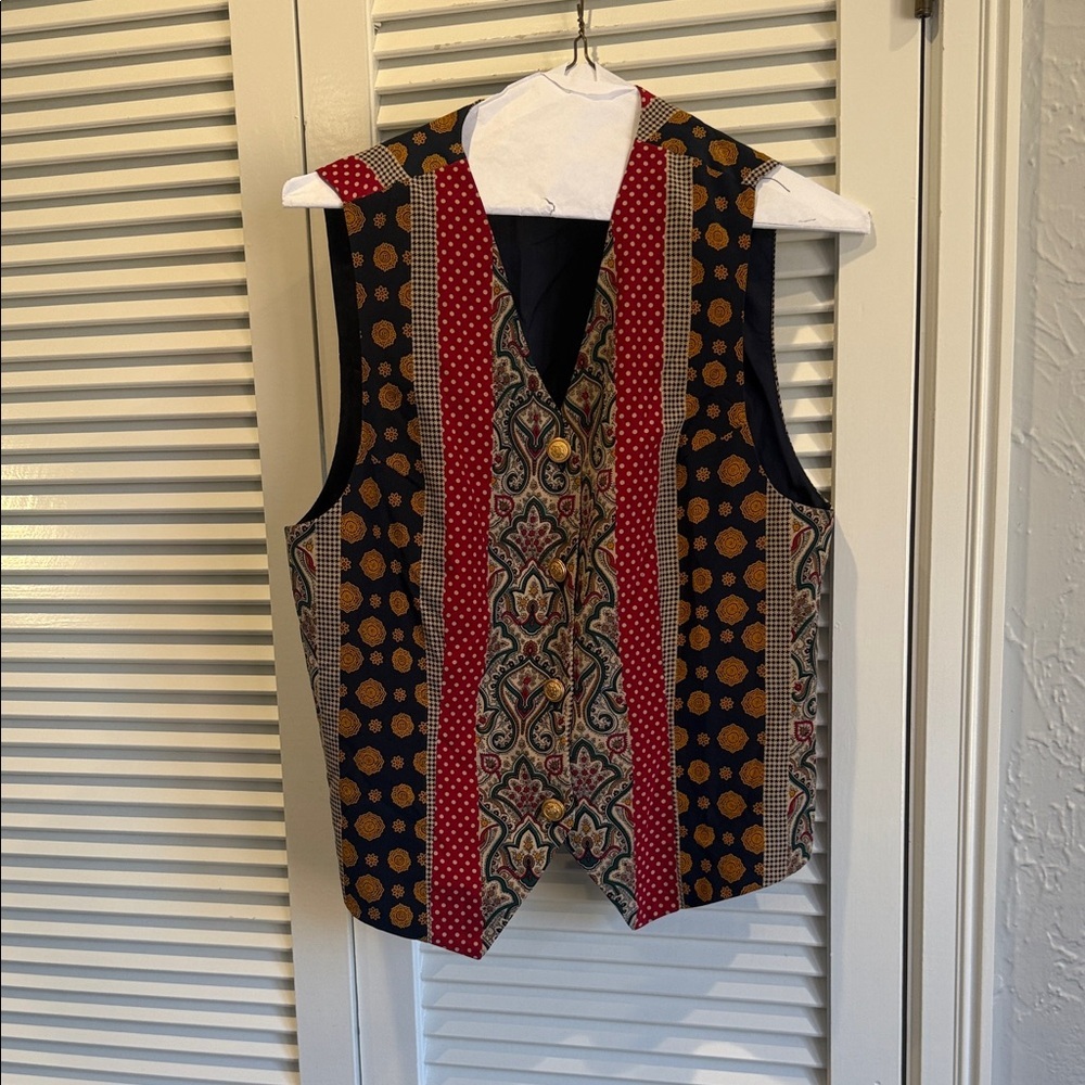 Casual Corner vintage vest 100% silk   Pristine condition